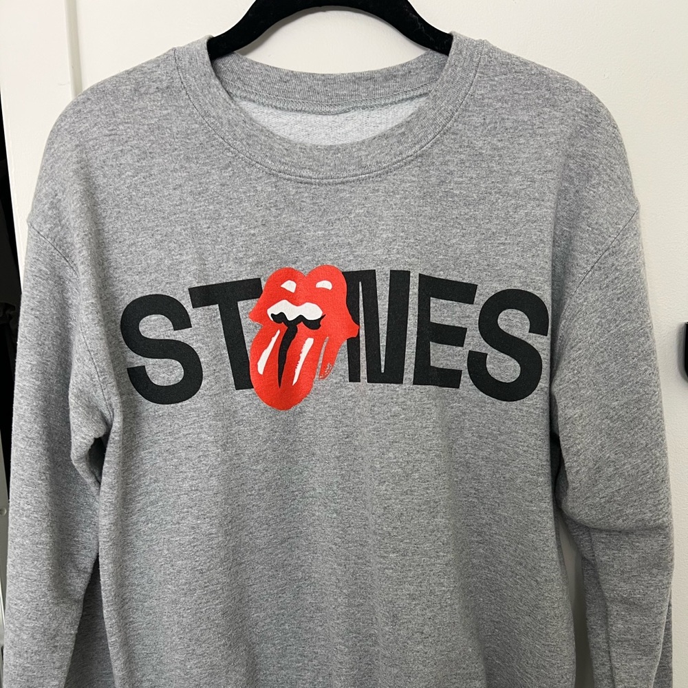 Gray Rolling Stones sweatshirt. Size small
